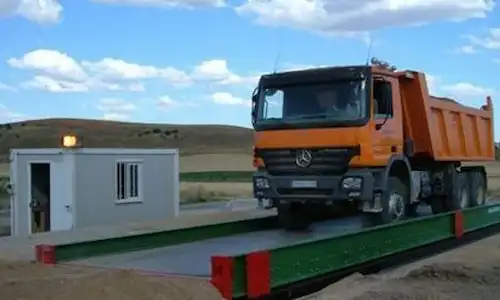 Leña pesada en bascula