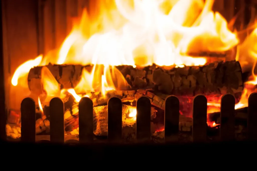 como apagar chimenea ardiendo